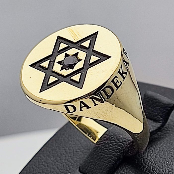 תכשיטים עם הסמל מגן דוד